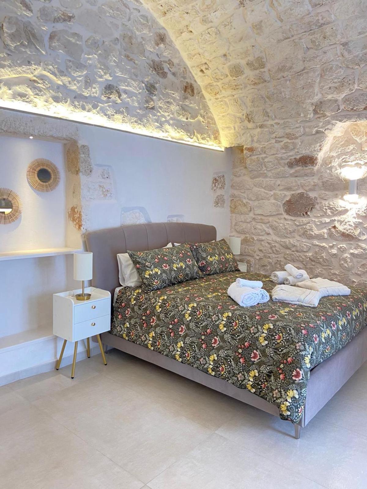 Eureka Luxury Room ออสตูนี ภายนอก รูปภาพ